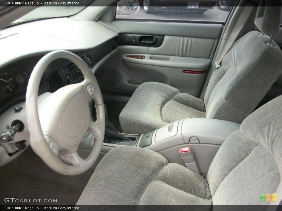 Medium Gray Interior Photo for the 2004 Buick Regal LS #47141442
