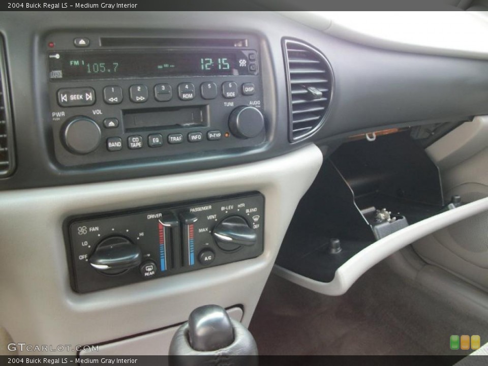 Medium Gray Interior Controls for the 2004 Buick Regal LS #47141517