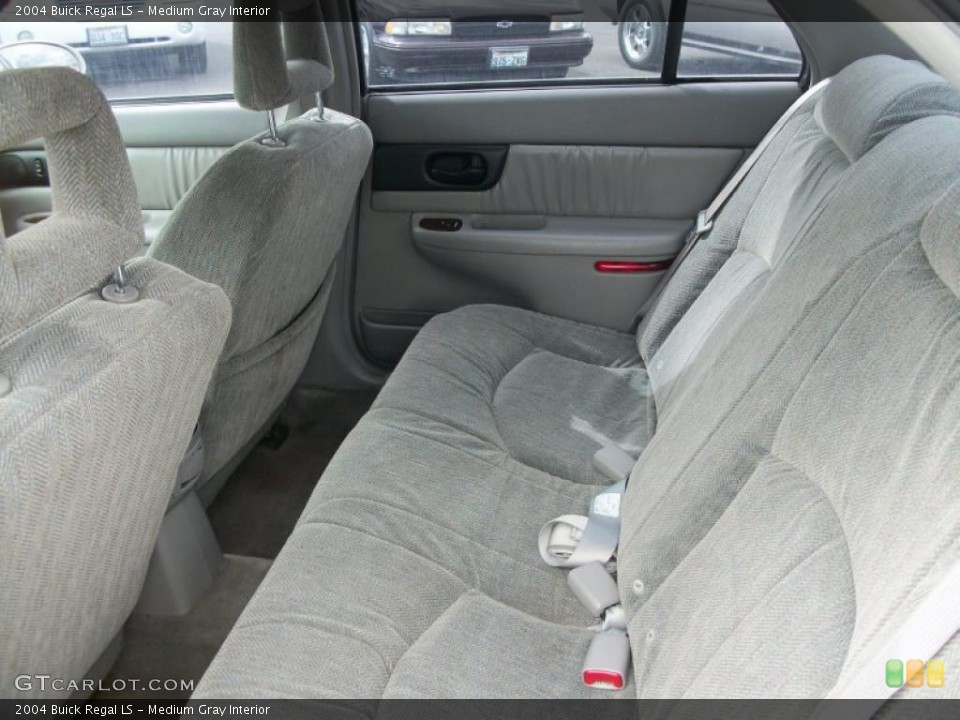Medium Gray Interior Photo for the 2004 Buick Regal LS #47141631