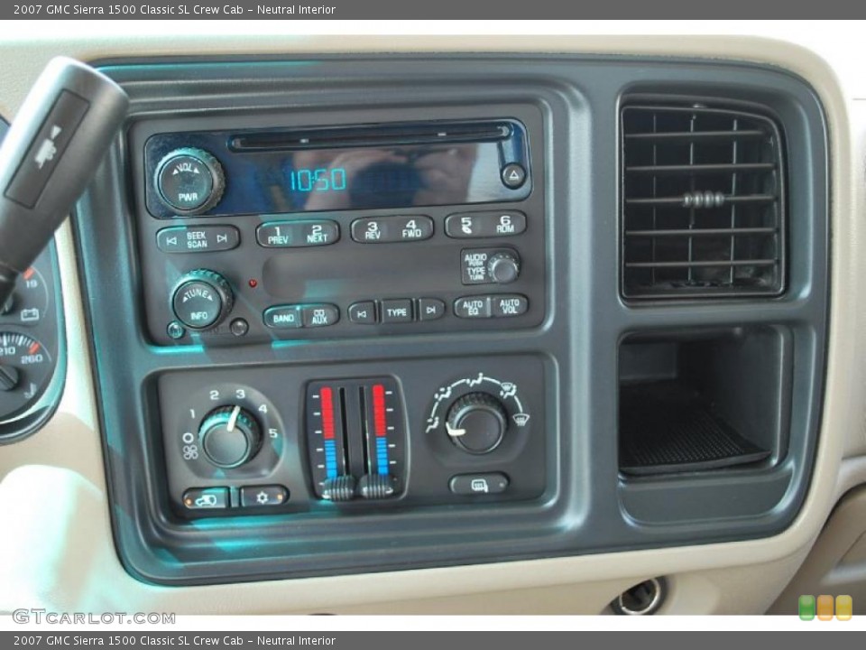 Neutral Interior Controls for the 2007 GMC Sierra 1500 Classic SL Crew Cab #47147055