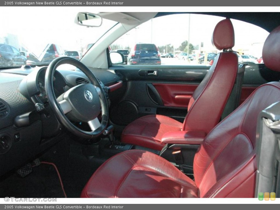 Bordeaux Red Interior Photo for the 2005 Volkswagen New Beetle GLS Convertible #47147193