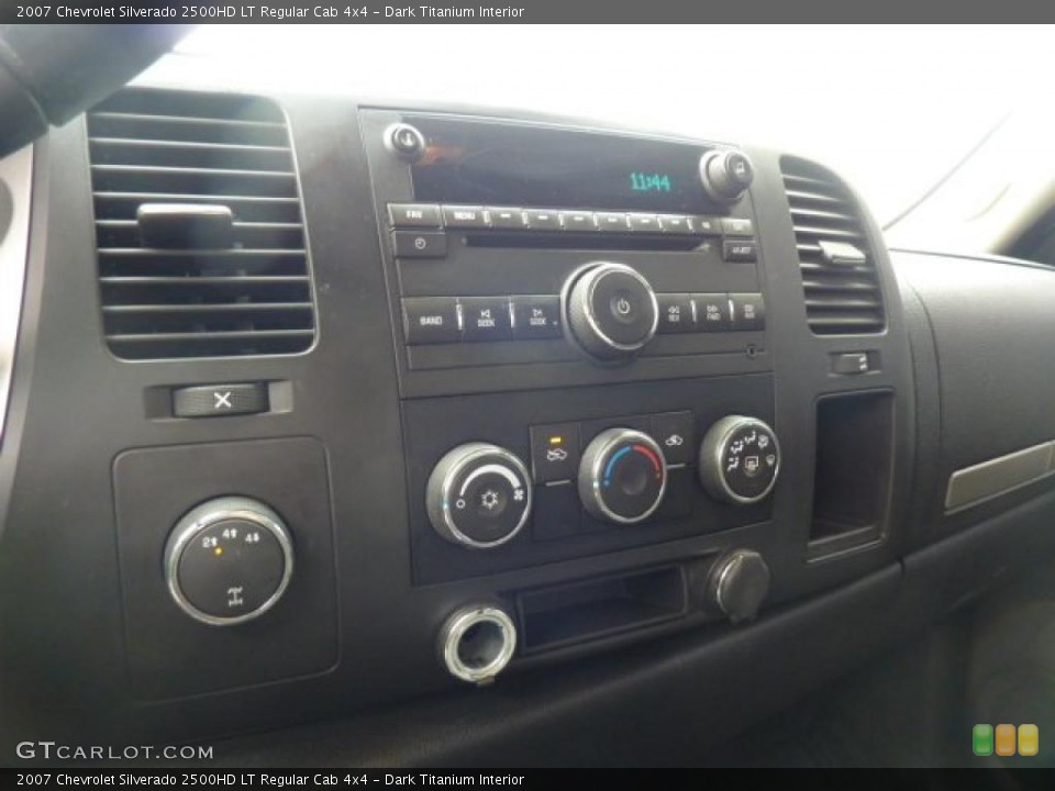 Dark Titanium Interior Controls for the 2007 Chevrolet Silverado 2500HD LT Regular Cab 4x4 #47158803
