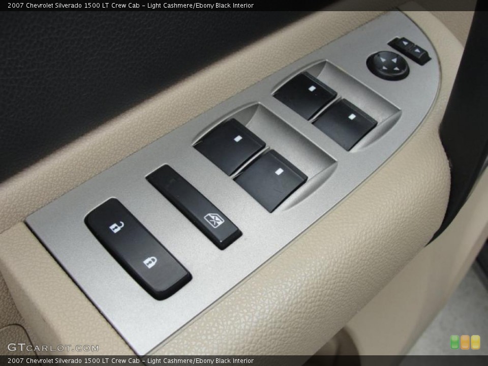 Light Cashmere/Ebony Black Interior Controls for the 2007 Chevrolet Silverado 1500 LT Crew Cab #47161740