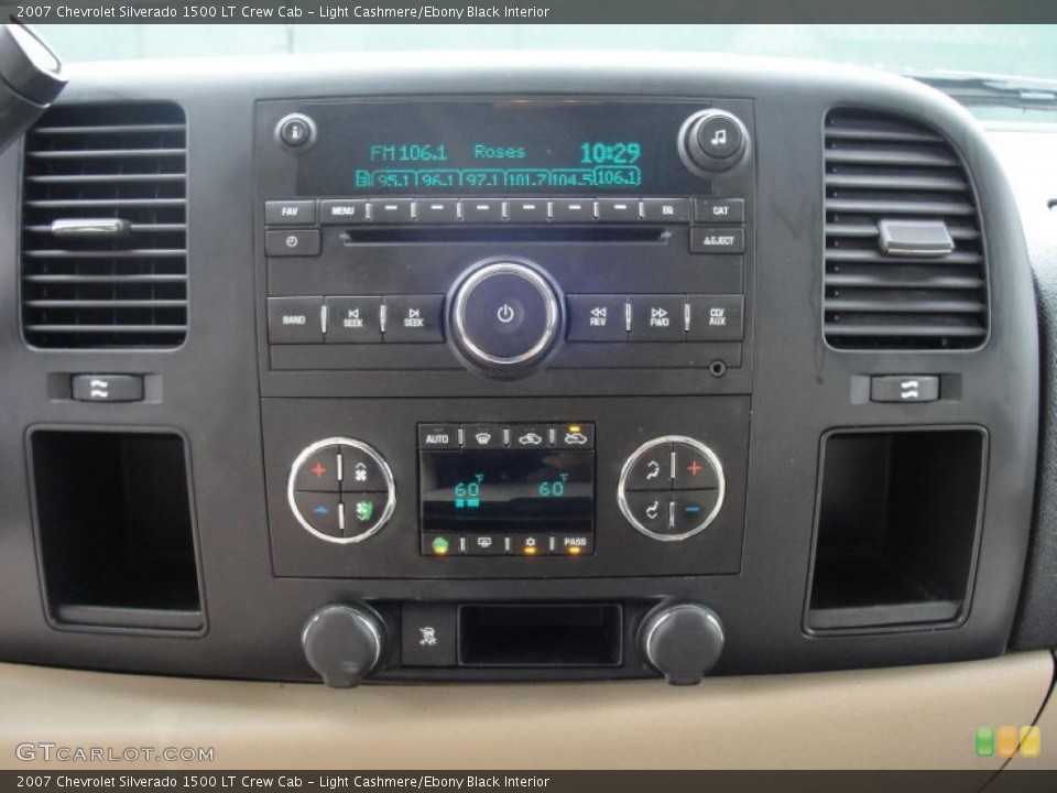 Light Cashmere/Ebony Black Interior Controls for the 2007 Chevrolet Silverado 1500 LT Crew Cab #47161779