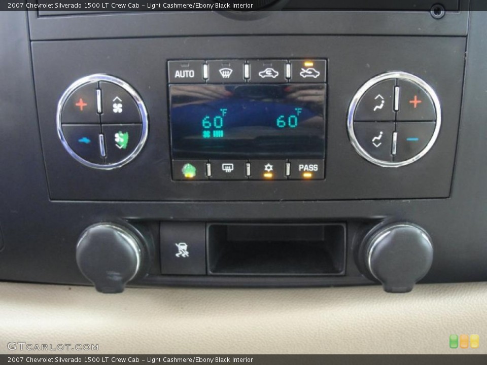 Light Cashmere/Ebony Black Interior Controls for the 2007 Chevrolet Silverado 1500 LT Crew Cab #47161794
