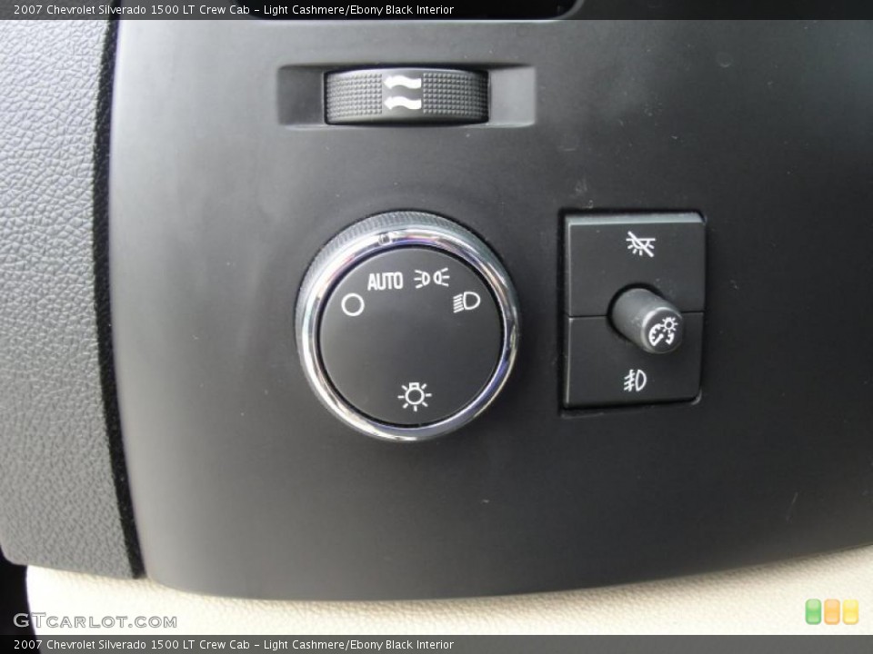 Light Cashmere/Ebony Black Interior Controls for the 2007 Chevrolet Silverado 1500 LT Crew Cab #47161824