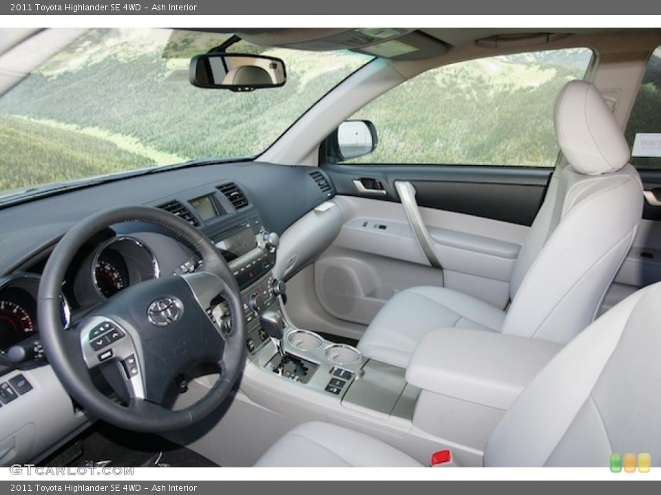 Ash Interior Photo for the 2011 Toyota Highlander SE 4WD #47162379
