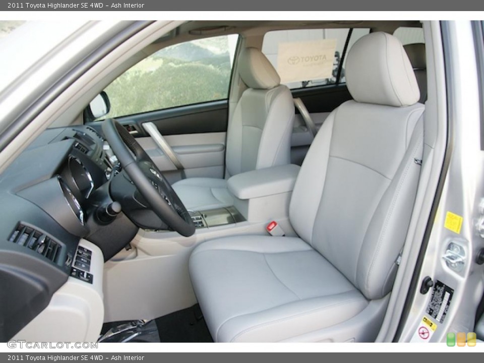 Ash Interior Photo for the 2011 Toyota Highlander SE 4WD #47162388