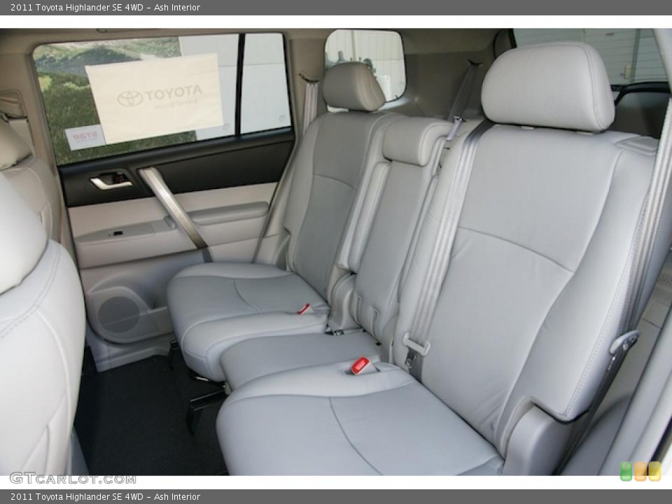 Ash Interior Photo for the 2011 Toyota Highlander SE 4WD #47162399