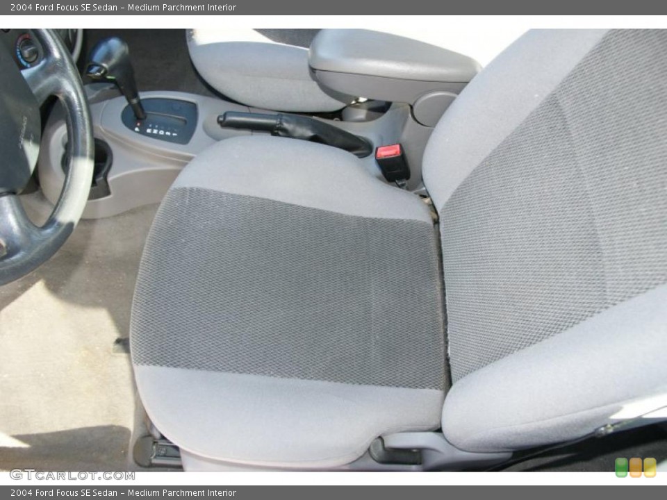 Medium Parchment Interior Photo for the 2004 Ford Focus SE Sedan #47165769