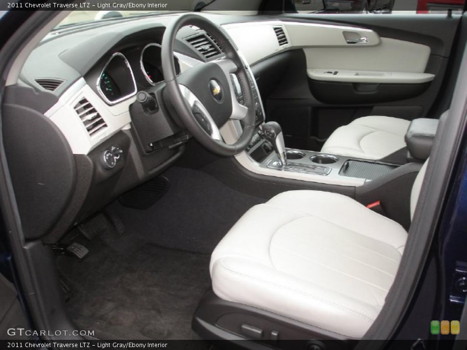 Light Gray/Ebony Interior Photo for the 2011 Chevrolet Traverse LTZ #47166201