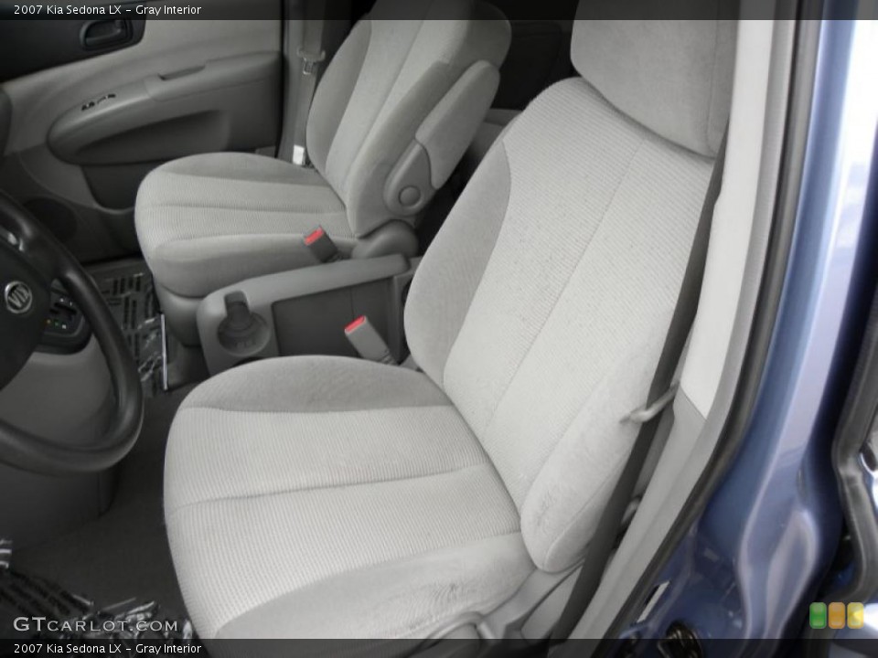 Gray Interior Photo for the 2007 Kia Sedona LX #47168460