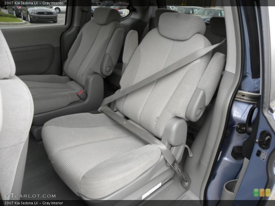 Gray Interior Photo for the 2007 Kia Sedona LX #47168478