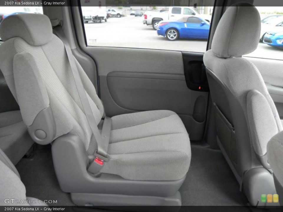 Gray Interior Photo for the 2007 Kia Sedona LX #47168511