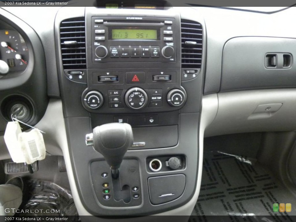 Gray Interior Controls for the 2007 Kia Sedona LX #47168595
