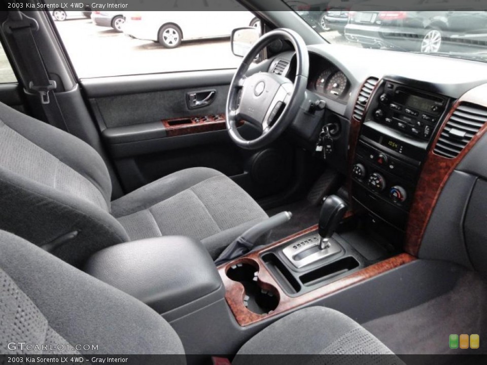 Gray Interior Photo for the 2003 Kia Sorento LX 4WD #47168993