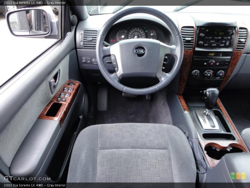 Gray Interior Controls for the 2003 Kia Sorento LX 4WD #47169081