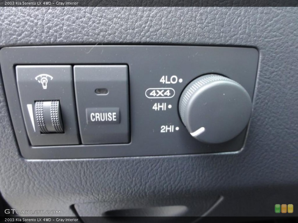 Gray Interior Controls for the 2003 Kia Sorento LX 4WD #47169258