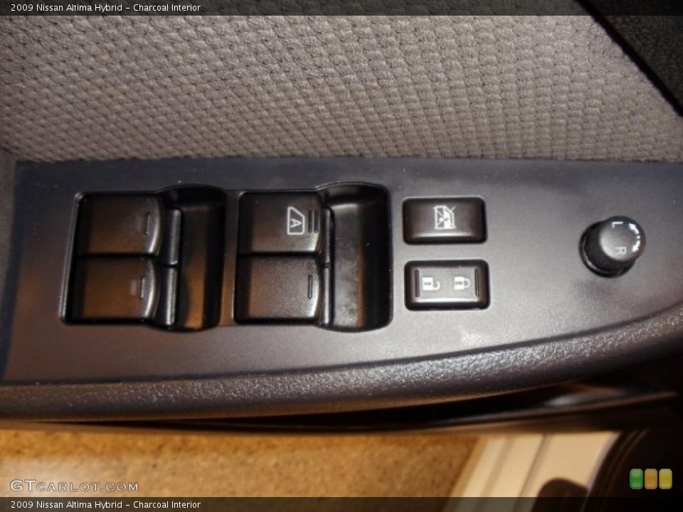 Charcoal Interior Controls for the 2009 Nissan Altima Hybrid #47192168