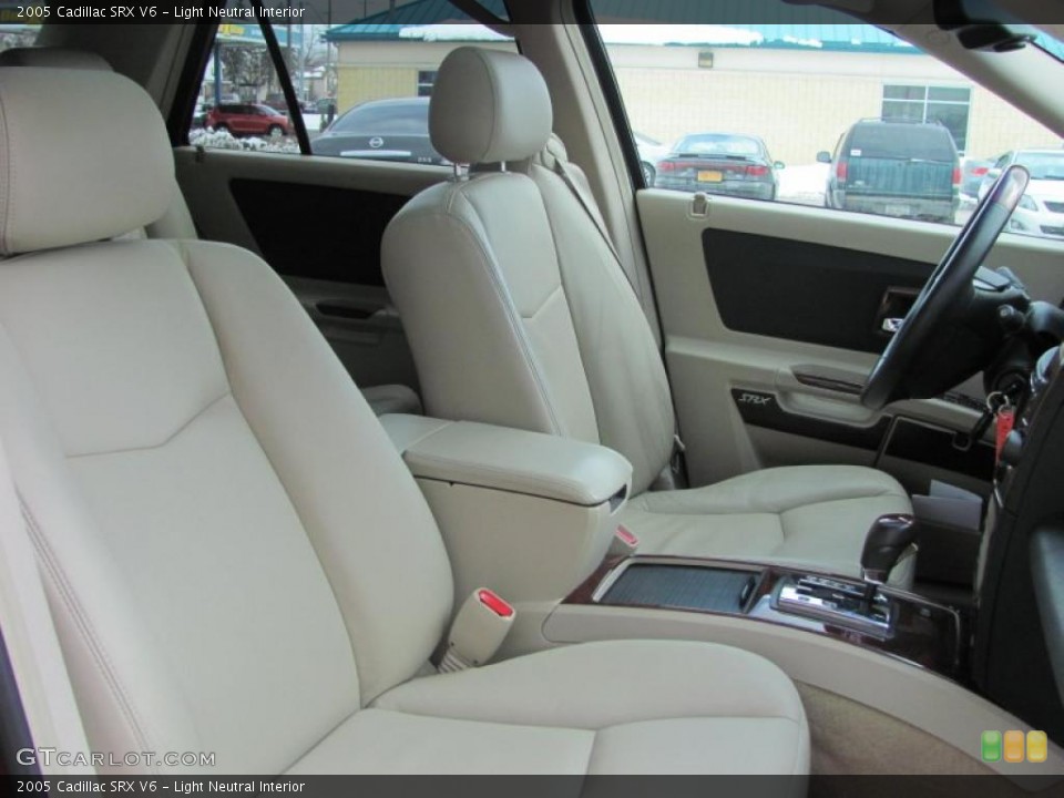 Light Neutral Interior Photo for the 2005 Cadillac SRX V6 #47195228
