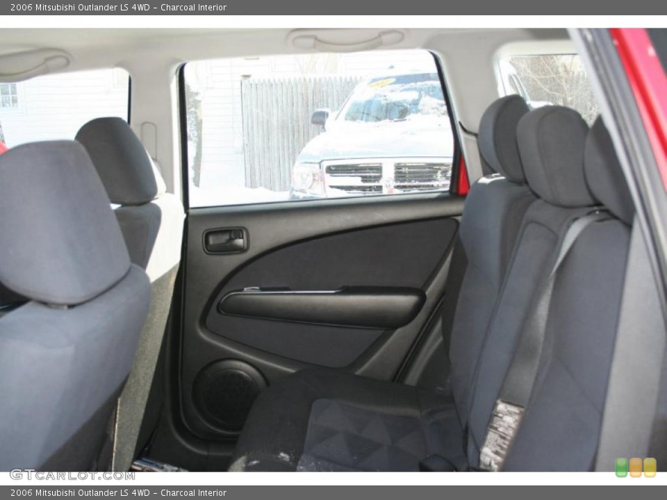 Charcoal Interior Photo for the 2006 Mitsubishi Outlander LS 4WD #47197646