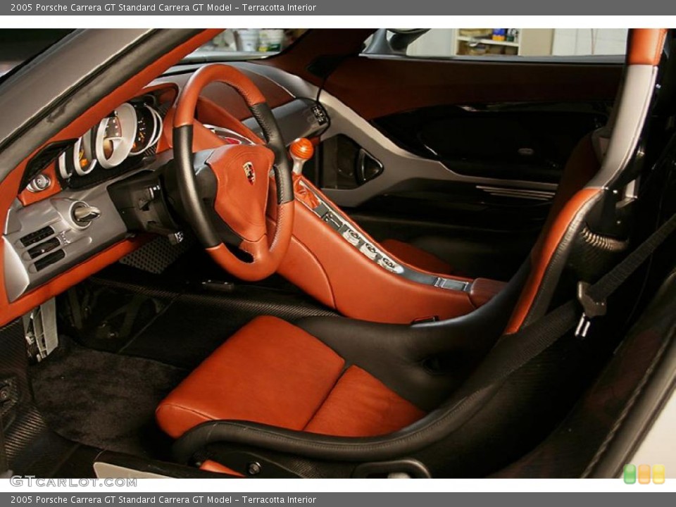 Terracotta Interior Photo for the 2005 Porsche Carrera GT  #47197748