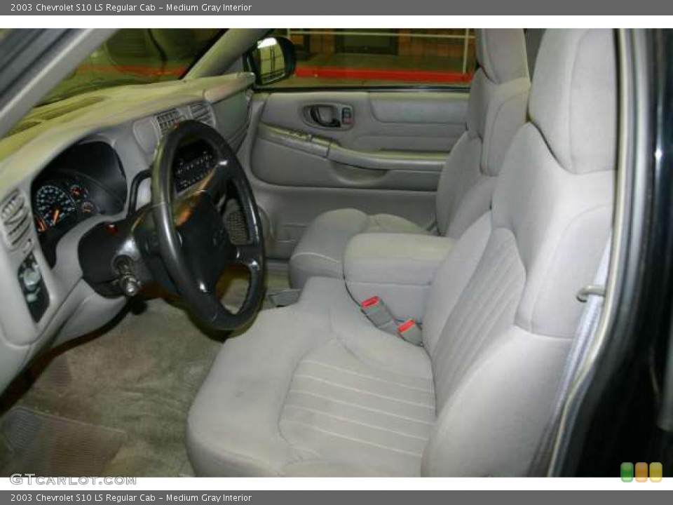 Medium Gray Interior Photo for the 2003 Chevrolet S10 LS Regular Cab #47198231