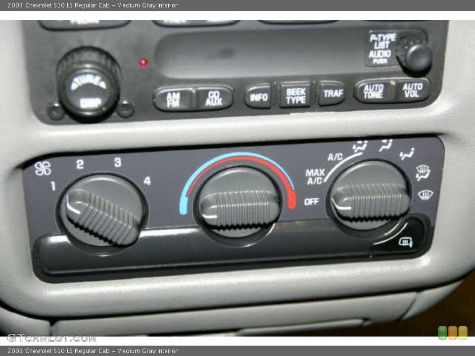 Medium Gray Interior Controls for the 2003 Chevrolet S10 LS Regular Cab #47198273