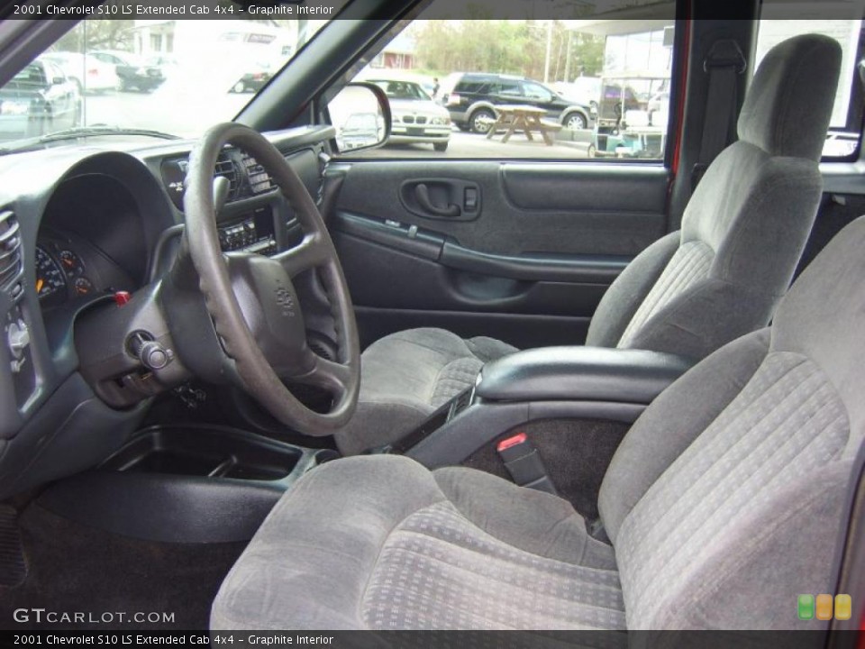 Graphite Interior Photo for the 2001 Chevrolet S10 LS Extended Cab 4x4 #47200814