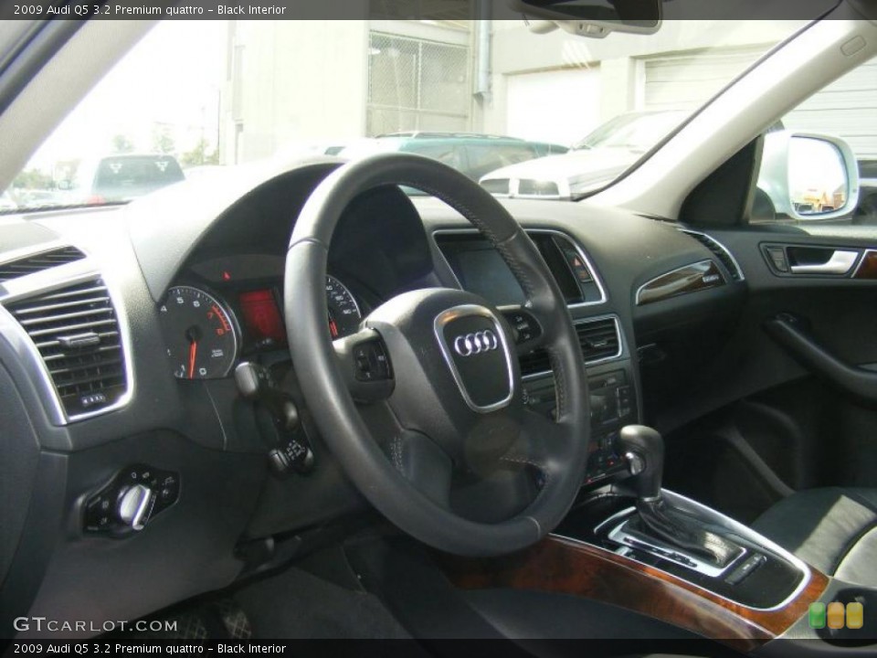 Black Interior Steering Wheel for the 2009 Audi Q5 3.2 Premium quattro #47205404