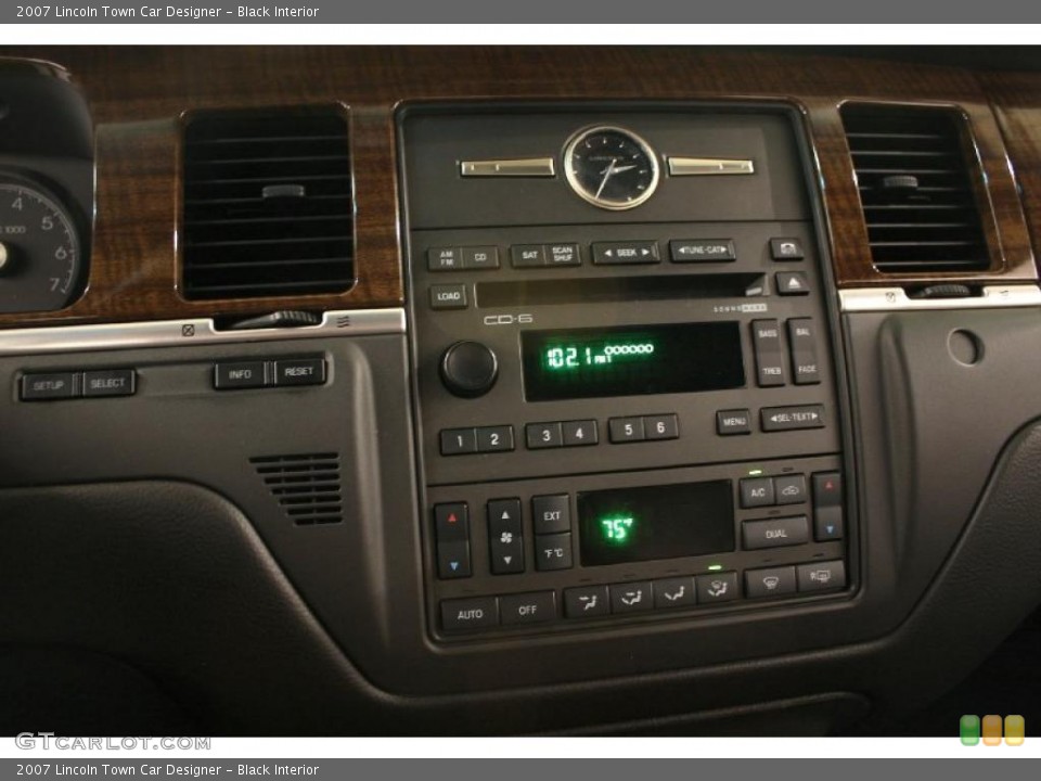 Black Interior Controls for the 2007 Lincoln Town Car Designer #47209487