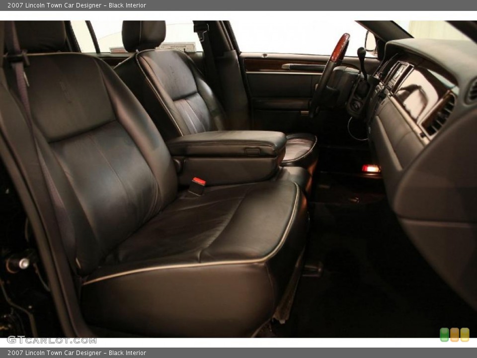 Black Interior Photo for the 2007 Lincoln Town Car Designer #47209502