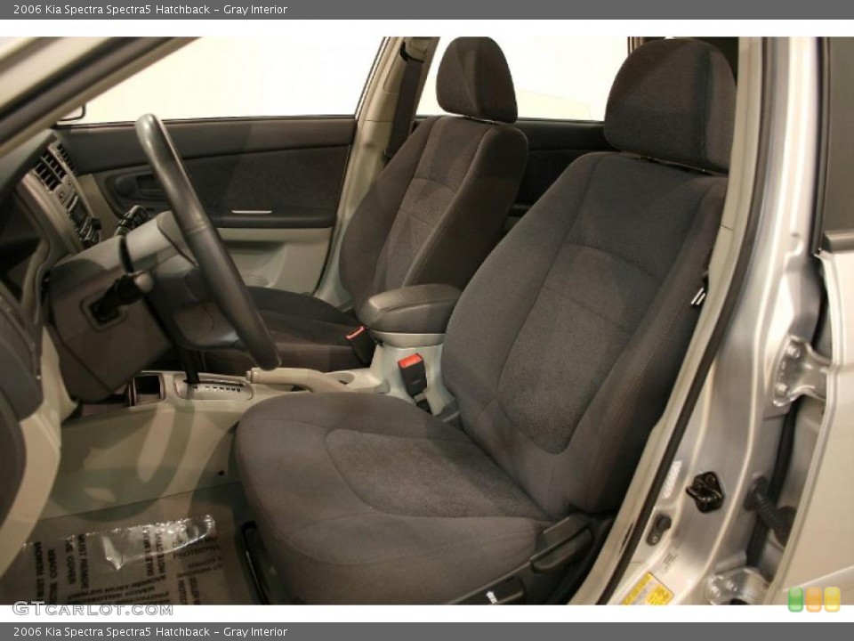 Gray Interior Photo for the 2006 Kia Spectra Spectra5 Hatchback #47211221