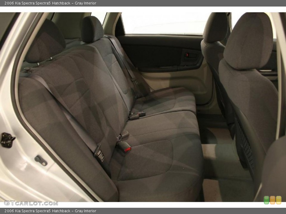 Gray Interior Photo for the 2006 Kia Spectra Spectra5 Hatchback #47211320