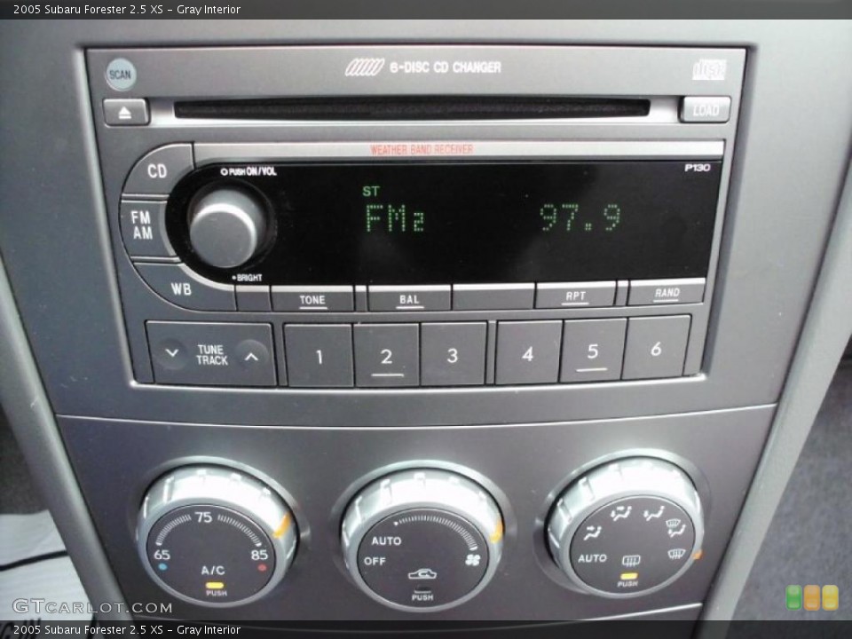 Gray Interior Controls for the 2005 Subaru Forester 2.5 XS #47213492