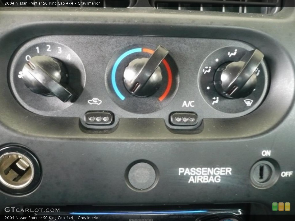 Gray Interior Controls for the 2004 Nissan Frontier SC King Cab 4x4 #47213945