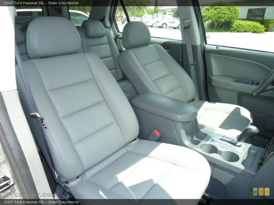 Shale Grey Interior Photo for the 2007 Ford Freestyle SEL #47229017