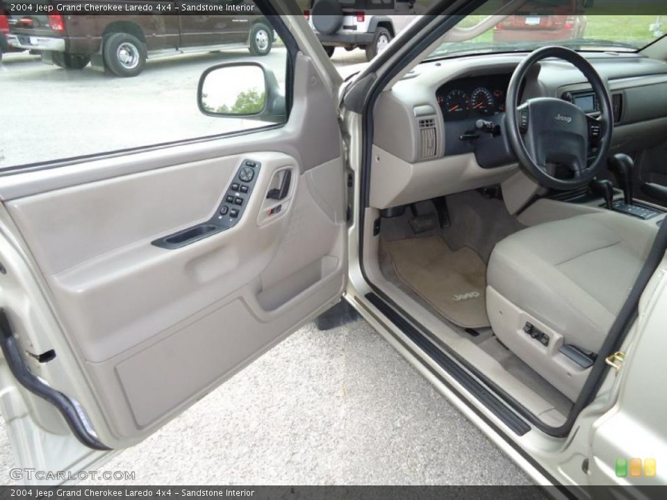 Sandstone Interior Photo for the 2004 Jeep Grand Cherokee Laredo 4x4 #47230667