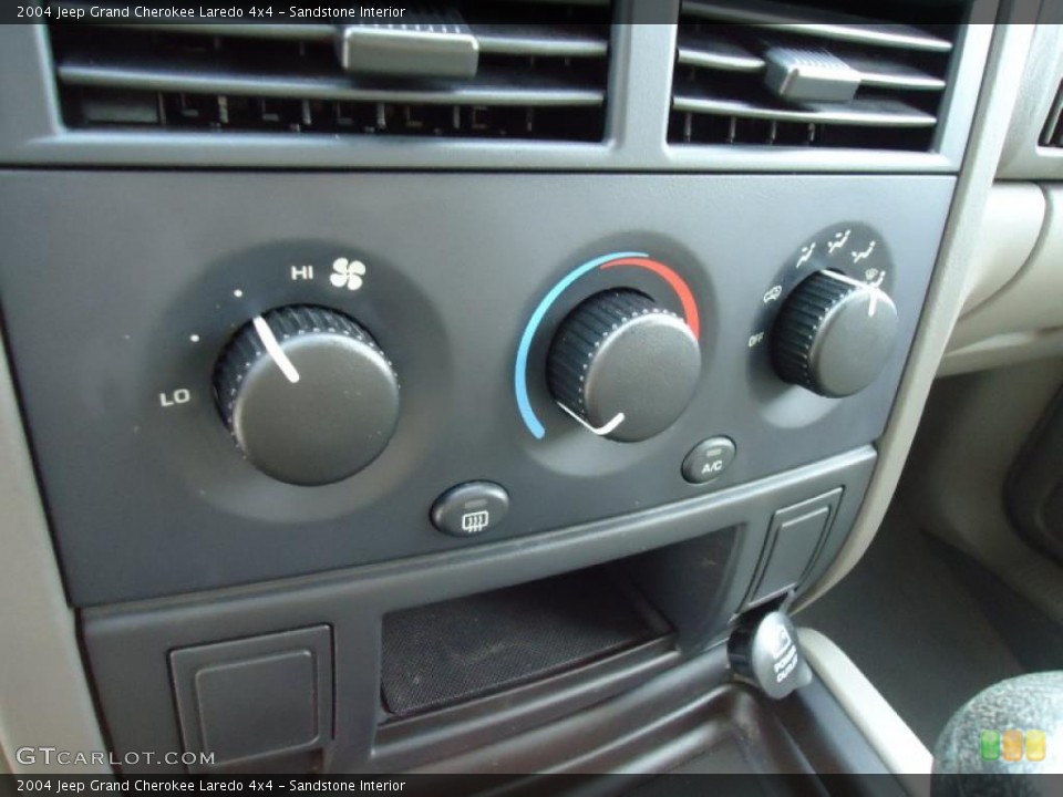 Sandstone Interior Controls for the 2004 Jeep Grand Cherokee Laredo 4x4 #47231039