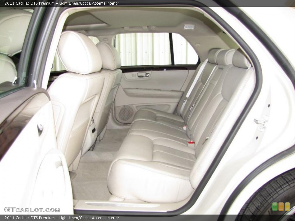 Light Linen/Cocoa Accents 2011 Cadillac DTS Interiors