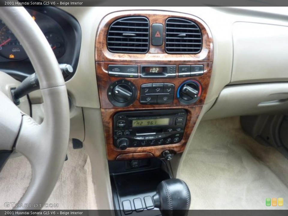 Beige Interior Controls for the 2001 Hyundai Sonata GLS V6 #47237651