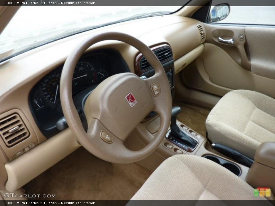 Medium Tan Interior Photo for the 2000 Saturn L Series LS1 Sedan #47237900