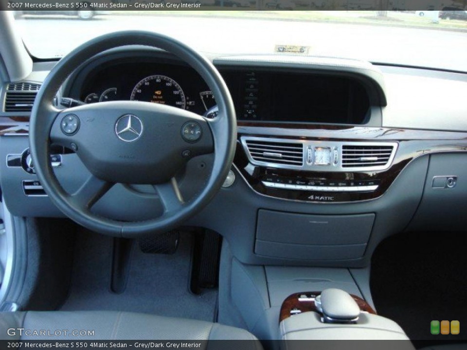 Grey/Dark Grey Interior Dashboard for the 2007 Mercedes-Benz S 550 4Matic Sedan #47237978