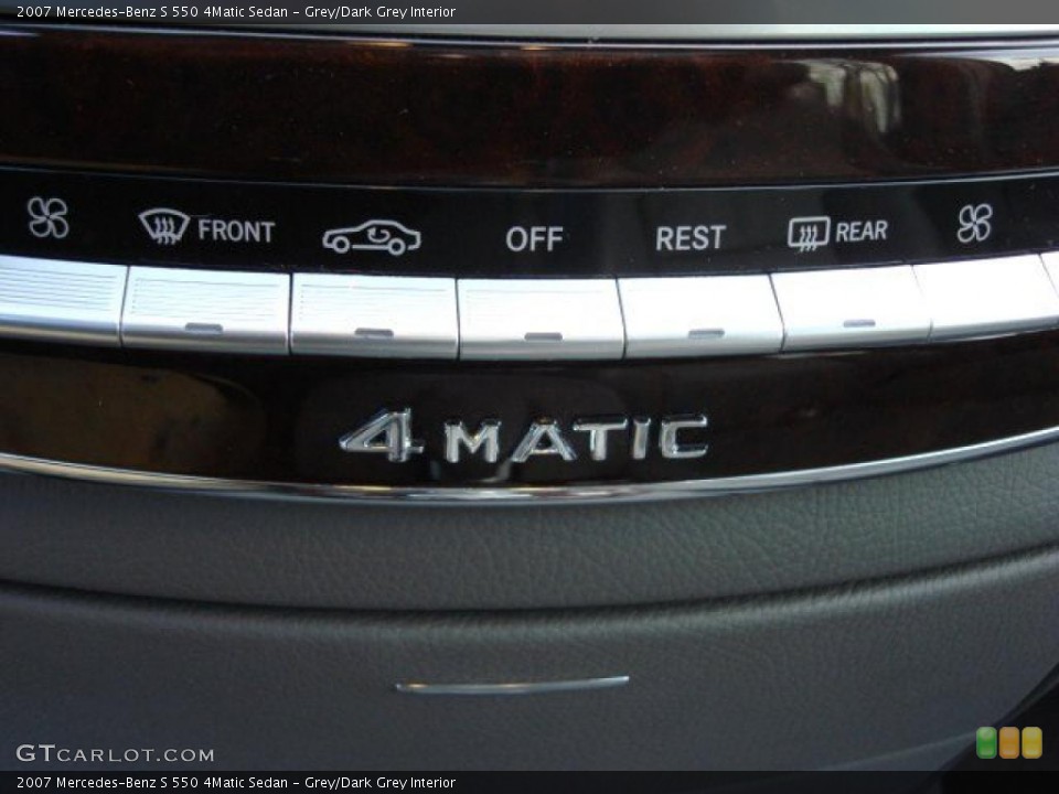 Grey/Dark Grey Interior Controls for the 2007 Mercedes-Benz S 550 4Matic Sedan #47238026