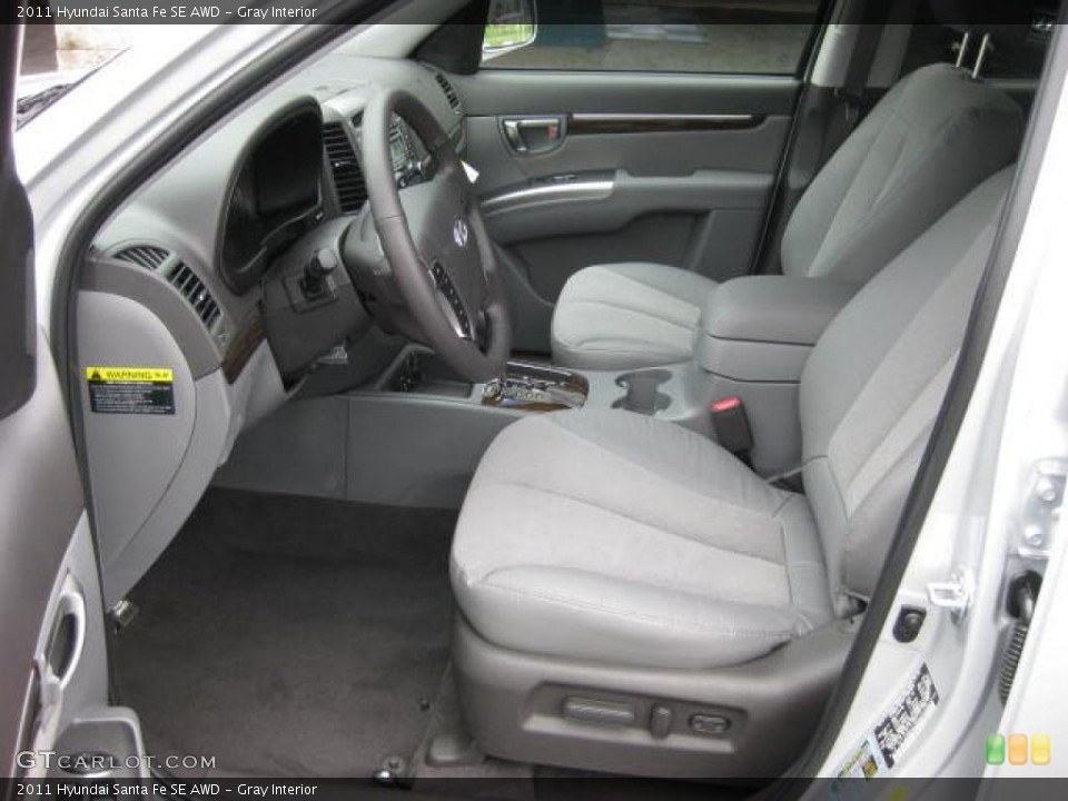 Gray Interior Photo for the 2011 Hyundai Santa Fe SE AWD #47242970