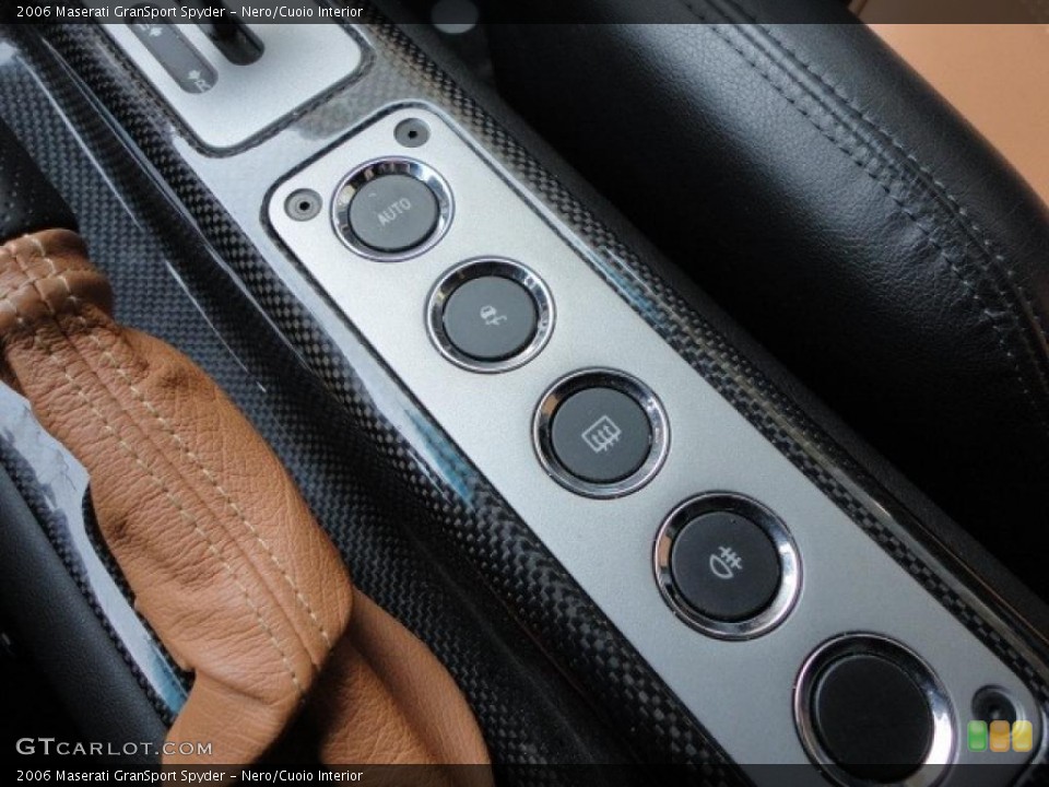 Nero/Cuoio Interior Controls for the 2006 Maserati GranSport Spyder #47243018