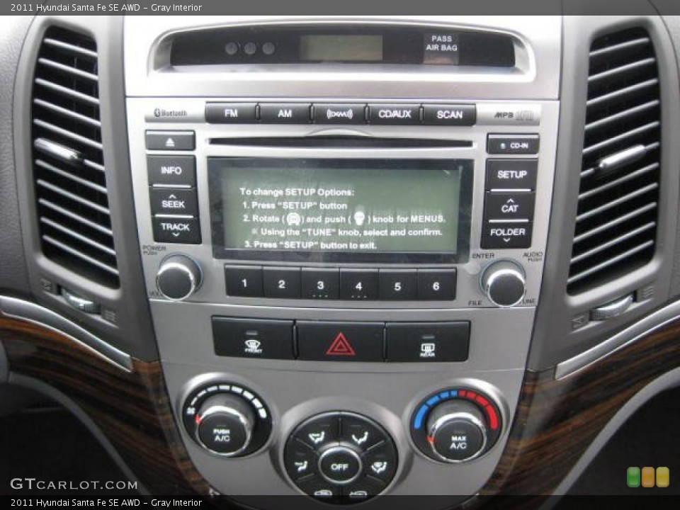 Gray Interior Controls for the 2011 Hyundai Santa Fe SE AWD #47243135