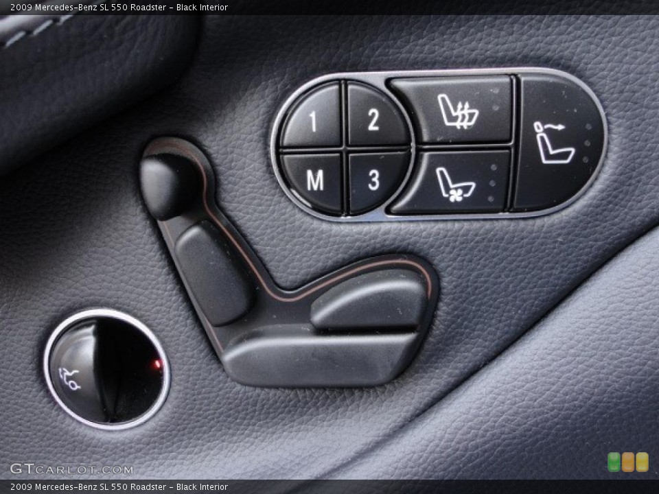 Black Interior Controls for the 2009 Mercedes-Benz SL 550 Roadster #47246717
