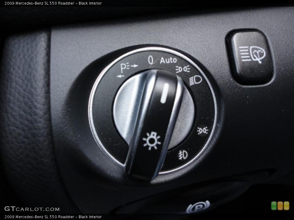 Black Interior Controls for the 2009 Mercedes-Benz SL 550 Roadster #47246822