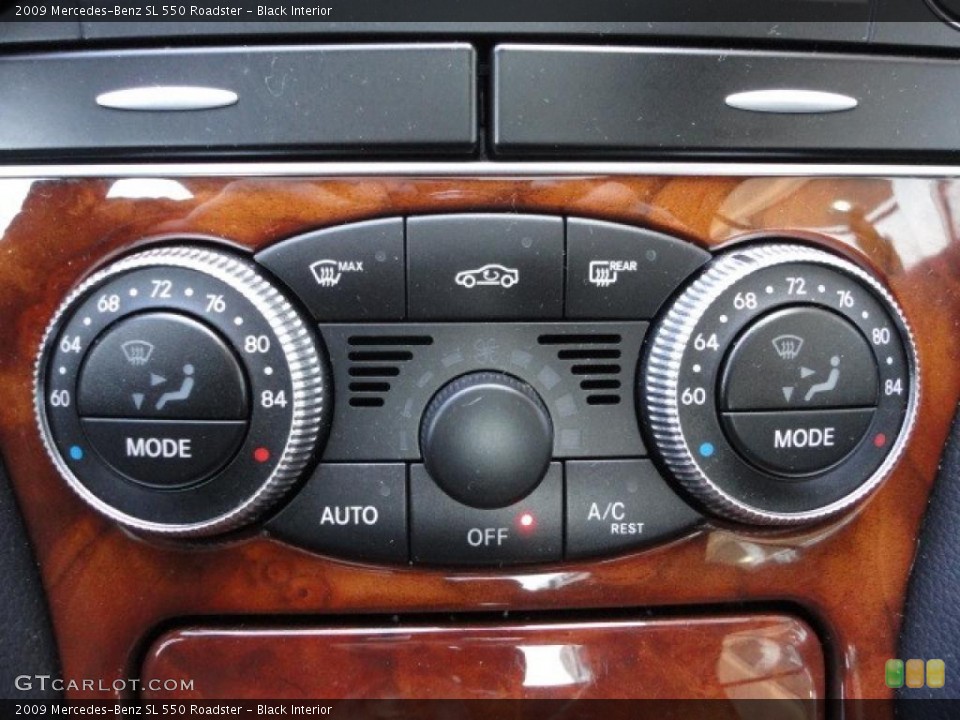 Black Interior Controls for the 2009 Mercedes-Benz SL 550 Roadster #47246933